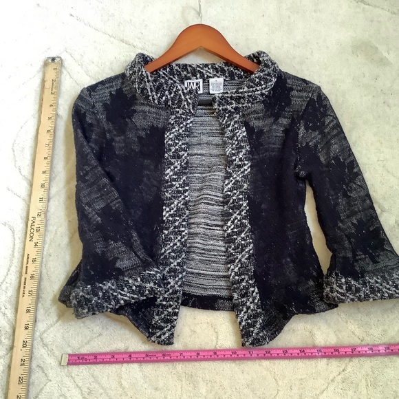 A sweater top - Picture 3 of 5